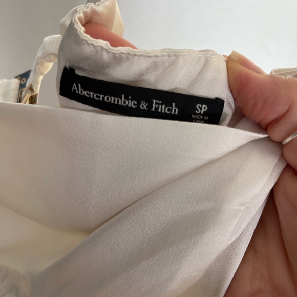 Abercrombie & Fitch Giselle Cream Pleated Maxi Dress - Picture 7 of 9